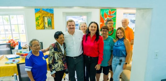 Fundacion Centro Famia Piedra Plat ta uni e generacionnan y fortalece comunidad: Prome Minister Mike Eman ta destaca e impacto positivo di e fundacion den nos comunidad