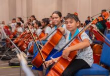 Prome Minister Mike Eman ta felicita e organisadonan: Mas di 600 mucha a mustra nan talento musical den e gran concierto di Leerorkest Aruba