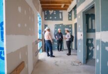 Mas impulso pa Oranjestad: Pa fin di aña Oranjestad lo conoce un edificio nobo y moderno pa comercio y studiante