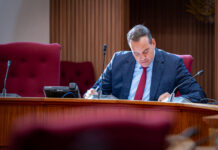 Minister Geoffrey Wever: Fondo di Inversion a yega Parlamento
