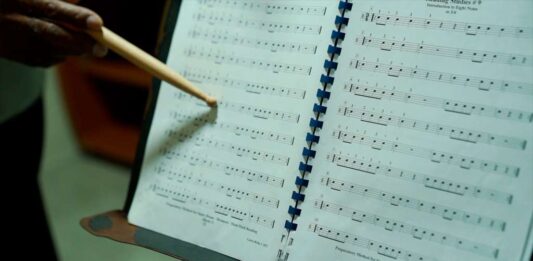 Porta pa Harmonia ta fortalece herencia cultural Arubiano cu musica y Dera Gay