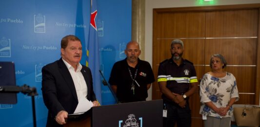 Prome Minister Mike Eman: Aruba ta dispuesto pa asisti den cualkier forma: Gobierno di Aruba ta expresa solidaridad cu Venezuela y ta prepara pa brinda asistencia humanitario