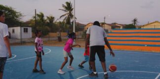 Accion di Bario ta produci resultado na Esso Heights: Parlamentario Otami Thomasia: Nos hobennan ta hayando luganan bon ekipa pa desaroya den deporte