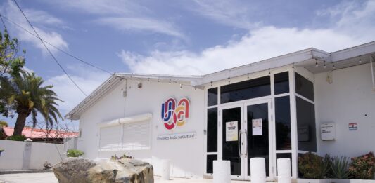 Ban sigui engrandece, enrikece y desaroya nos cultura:Union di Organisacionnan Cultural Arubano (UNOCA) ta celebra 40 aña