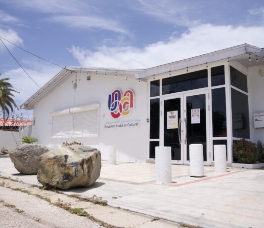 Ban sigui engrandece, enrikece y desaroya nos cultura:Union di Organisacionnan Cultural Arubano (UNOCA) ta celebra 40 aña