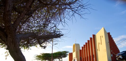 Kapel Emanuel ta bira monumento protehi: Gobierno ta honra legado di arkitecto Virgilio Kock y fortalece preservacion di nos patrimonio