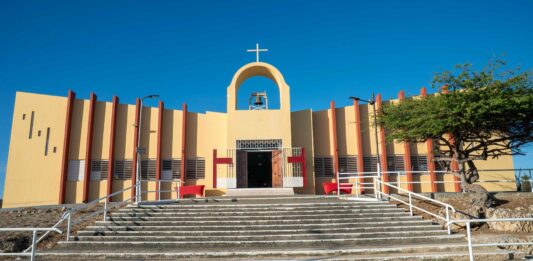 Yvonne Webb-Kock: “Kapel Emanuel ta un legado di fe, historia y arkitectura Arubiano”