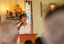 Monica Kock ta comparti e historia di Kapel Emanuel: Diseño inovado di Virgilio Kock a combina fe, naturalesa y identidad Arubiano