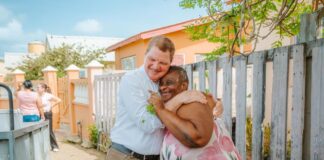 Motibo pa sinti orguyo di kico a logra: Mientras otro pais ta recorta, Gobierno Aruba ta inverti den su pueblo: Cerca di 22 mil pensionado a ricibi aumento caba y mas cu 18 mil trahado lo mira beneficio