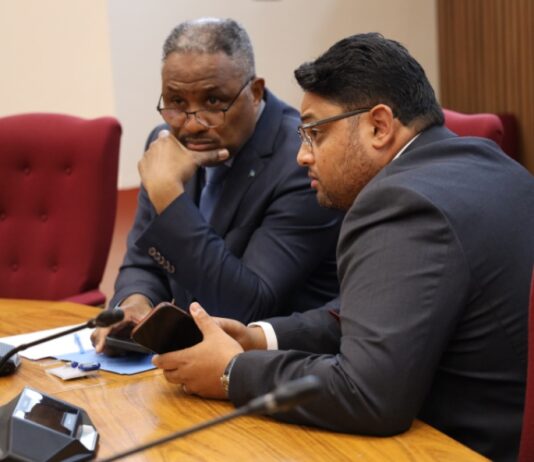 Parlamentario John Hart cu pregunta critico na Minister di Husticia tocante capacidad den KPA: Ta pidi mr. Dowers pa duna contesta na Parlamento