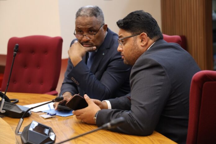 Parlamentario John Hart cu pregunta critico na Minister di Husticia tocante capacidad den KPA (1)
