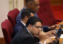 Parlamentario John Hart ta solicita reunion urgente tocante problema di acceso na inscripcion na Censo