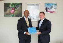 Presidente nobo di Corte Comun di Husticia a bishita Prome Minister Mike Eman
