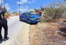 Accidente entre auto y bobcat na Tamarijn