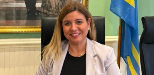 Parlamentario Jennifer Arends-Reyes: “Tin 43 miyon florin aloca pa inversion pa construi Aruba di mañan”