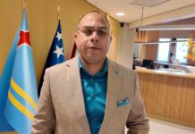 Parlamentario Eduard Pieters (PPA): “Un Reino fuerte mester cuminsa cu un democracia fuerte”: Grupo di experto a presenta analisis profundo riba e relacion entre e cuater paisnan di Reino Hulandes
