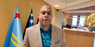 Parlamentario Eduard Pieters (PPA): āUn Reino fuerte mester cuminsa cu un democracia fuerteā: Grupo di experto a presenta analisis profundo riba e relacion entre e cuater paisnan di Reino Hulandes