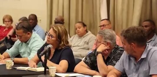 Parlamentario Eduard Pieters (PPA):“Un pais no por ta goberna via Facebook! Dialogo, comunicacion y liderazgo ta esencial pa futuro di Aruba”