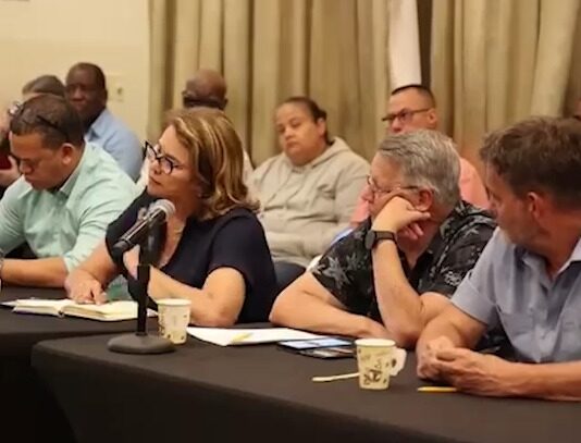 Parlamentario Eduard Pieters (PPA):“Un pais no por ta goberna via Facebook! Dialogo, comunicacion y liderazgo ta esencial pa futuro di Aruba”