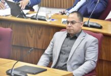 Parlamentario Eduard Pieters: “Un proyecto di tal magnitud asina, no por tin tanto pregunta sin contesta!”