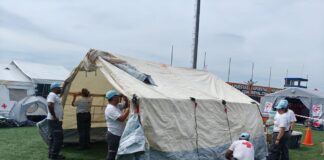 Prome Minister Mike Eman ta sigui di cerca desaroyo di mision humanitario: Boluntarionan Arubiano a yuda mas cu shen pashent den prome dia di operacion na Venezuela