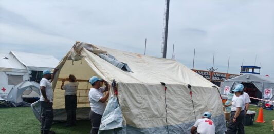 Prome Minister Mike Eman ta sigui di cerca desaroyo di mision humanitario: Boluntarionan Arubiano a yuda mas cu shen pashent den prome dia di operacion na Venezuela