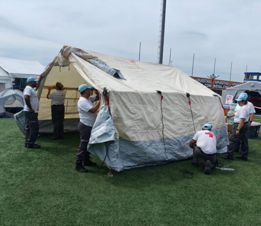 Prome Minister Mike Eman ta sigui di cerca desaroyo di mision humanitario: Boluntarionan Arubiano a yuda mas cu shen pashent den prome dia di operacion na Venezuela