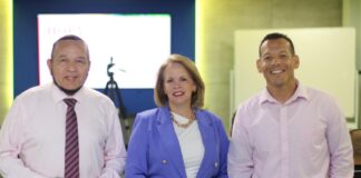 Lider di Fraccion di MEP, Evelyn Wever-Croes, a presenta consehonan di Raad van Advies y Raad van State riba Ley di Reino HOFA na tur gremio