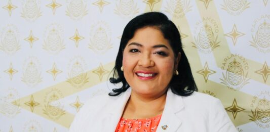 Den e debate riba HOFA #2: Parlamentario Xiomara Maduro: Ken ta dicidi ora Aruba no ta di acuerdo cu un desicion tuma pa Hulanda?