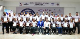 Volleyball trainer/coach Jackie Toussaint a logra su titulo di FIVB Coach Nivel II