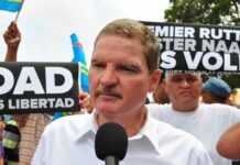 Parlamentario Endy Croes: Mike Eman 2014: “Wij worden gegijzeld, verkracht en vernederd door Nederland”: Mike Eman, Telearuba, 11 juli 2014