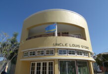 DNM ta felicita Monumenten Zorg di Aruba cu 30 aña di existencia y ta resalta Uncle Louis Store como ehempel di sostenibilidad den e trayecto di conservacion di herencia tangibel