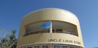 DNM ta felicita Monumenten Zorg di Aruba cu 30 aña di existencia y ta resalta Uncle Louis Store como ehempel di sostenibilidad den e trayecto di conservacion di herencia tangibel