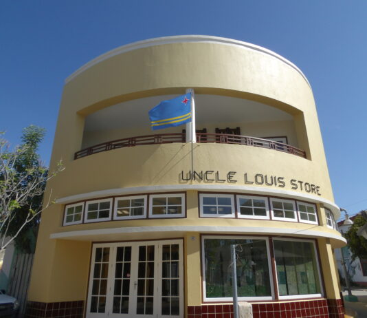 DNM ta felicita Monumenten Zorg di Aruba cu 30 aƱa di existencia y ta resalta Uncle Louis Store como ehempel di sostenibilidad den e trayecto di conservacion di herencia tangibel
