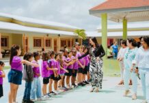 Minister Gerlien Croes como Minister di Educacion ta continua cu su bishita na diferente scol