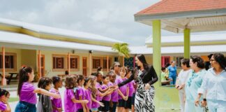 Minister Gerlien Croes como Minister di Educacion ta continua cu su bishita na diferente scol