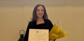 A gradua di Universidad di Aruba, Ariana Gabriella Arends