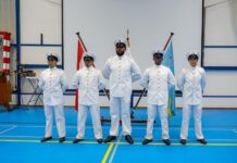 Prome Minister Mike Eman ta felicita cinco marinier di ARUMIL cu huramenta