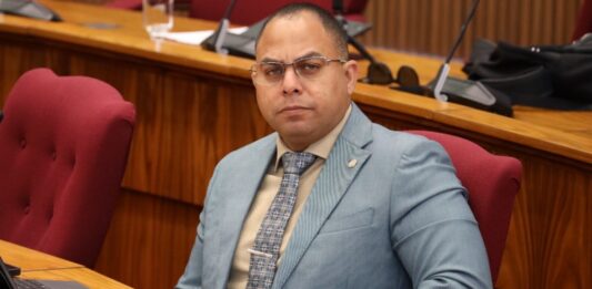Eduard Pieters (PPA): āAruba mester di menos politico riba Facebook y mas liderazgo di paisā