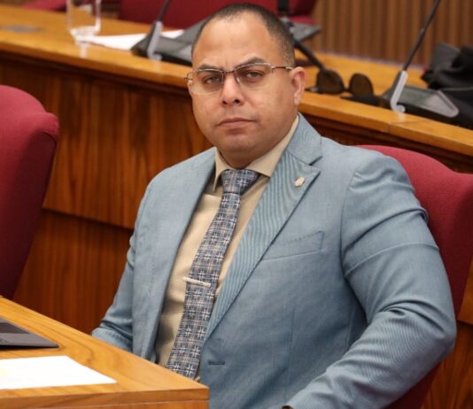 Eduard Pieters (PPA): “Aruba mester di menos politico riba Facebook y mas liderazgo di pais”