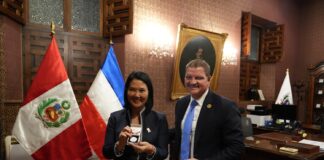 Prome Minister Mike Eman ta fortalece relacion entre Aruba y Peru den encuentro cu Keiko Fujimori