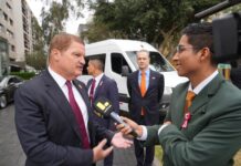 Varios medio di comunicaciom Peruano a mustra interes den bishita di Prome Minister Mike Eman