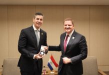 Prome Minister Mike Eman a topa presidente Santiago Peña: Aruba y Paraguay ta explora conectividad y comercioÂ