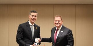 Prome Minister Mike Eman a topa presidente Santiago Peña: Aruba y Paraguay ta explora conectividad y comercio