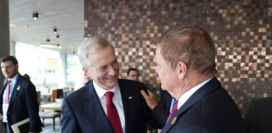 Embahador Alexander Kofman ta califica bishita di Prome Minister Mike Eman na Peru como un exito grandi