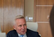 Aruba y Hulanda ta sigui uni forsa pa un futuro alinea den desaroyo sostenibel: Secretario di estado Van der Burg: Aruba ta bon bezig!