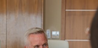 Aruba y Hulanda ta sigui uni forsa pa un futuro alinea den desaroyo sostenibel: Secretario di estado Van der Burg: Aruba ta bon bezig!