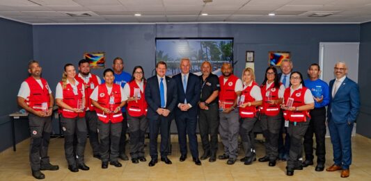 Boluntario di Cruz Cora Aruba a comparti nan experiencia durante e mision: Gobierno di Aruba a duna reconocemento na team boluntario cu a brinda asistencia humanitario na Venezuela