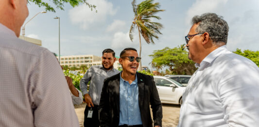 Minister Wendrick Cicilia ta anuncia inicio di embeyecemento di Eagle Beach