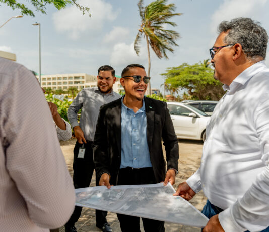 Minister Wendrick Cicilia ta anuncia inicio di embeyecemento di Eagle Beach